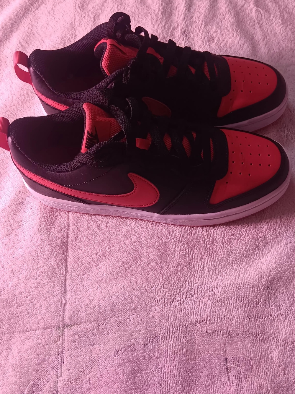 Nike Women’s Low-Top Sneakers - Black & Red Accent